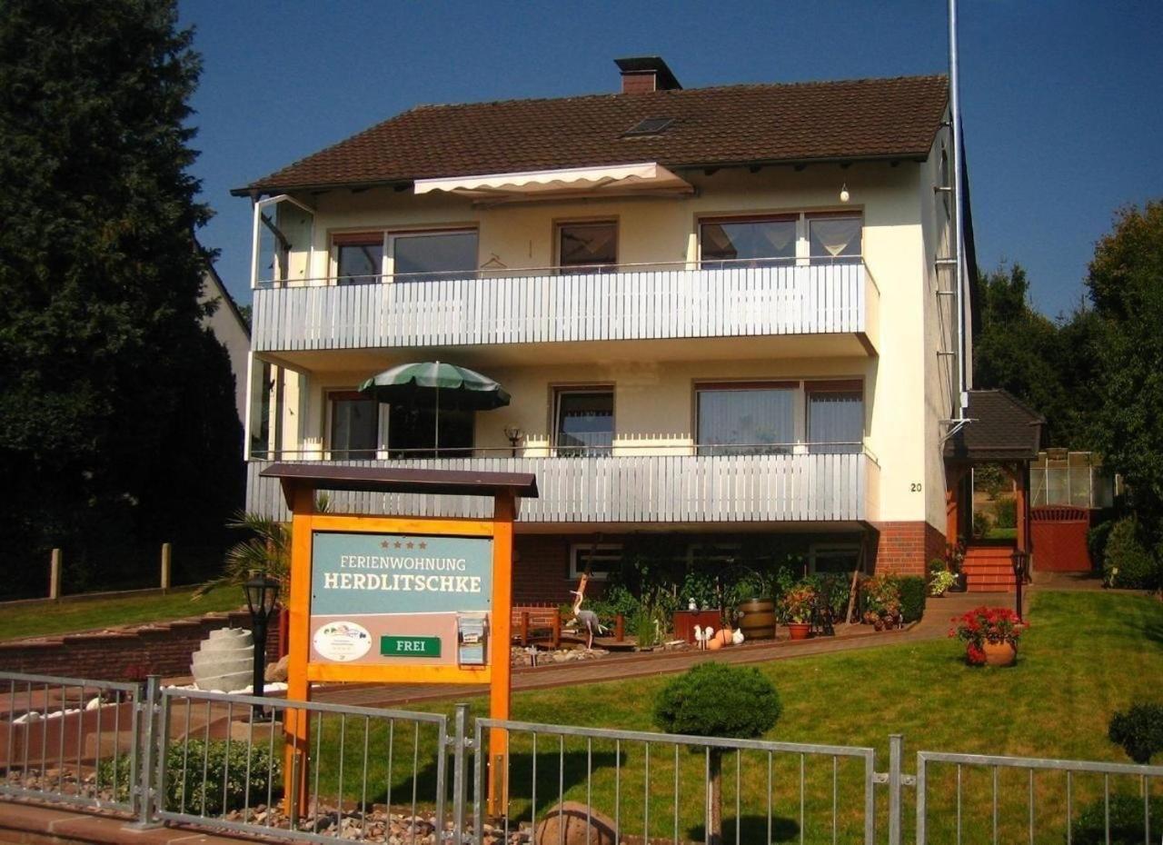 Grosse Wohnung In Polle Mit Grill Und Garten Exterior foto